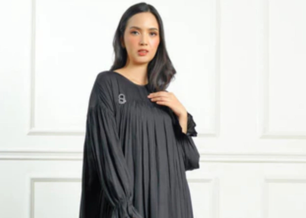Hijab dari Benang Zaman Yang Telah Jatuh