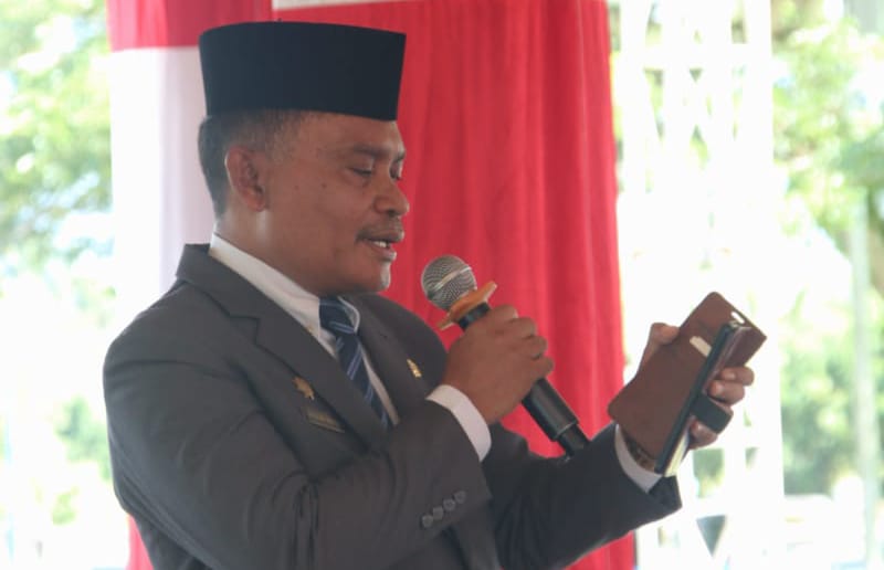 Krim Abu Sebuah Puisi Dibaca di Tengah Padang