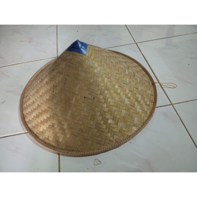 Tudung dari Fiber Rumput Gunung Fakfak: Pilihan Alam yang Mencuri Hati